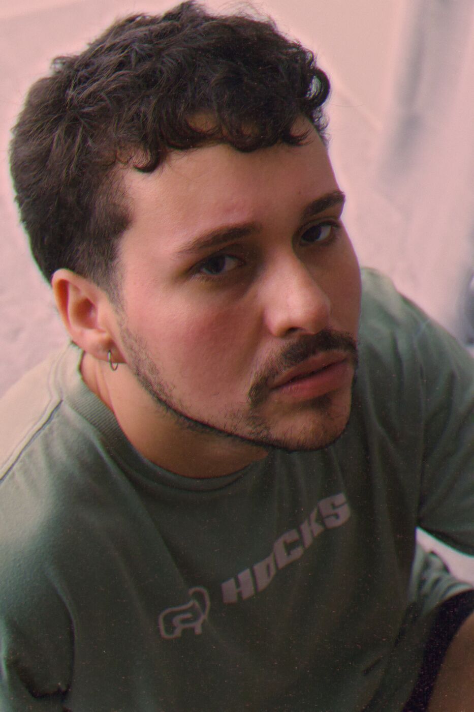 Retrato em fundo rosado